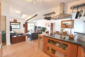 a kitchen and living room with a counter top at Gorgeous 3BD Cottage in the Heart of Guildford in Guildford