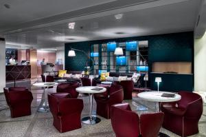 A seating area at Hotel Castello Lake Front