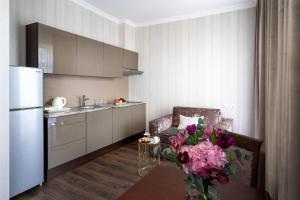 Kuchyň nebo kuchyňský kout v ubytování Greguar Hotel by UHM