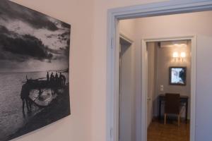 A television and/or entertainment centre at Mare Nostrum Apartments by Hotelius