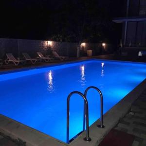 Piscina di Riva o nelle vicinanze