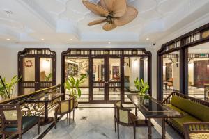 Χώρος καθιστικού στο Hanoi Tirant Hotel