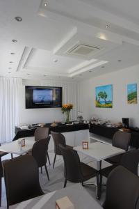 Hotel Presidente tesisinde bir restoran veya yemek mekanı