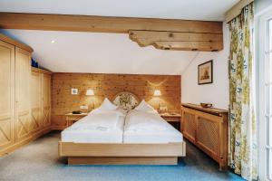 Postel nebo postele na pokoji v ubytování Heimspitze - Alpenhotel & Wirtshaus