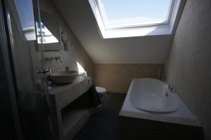 A bathroom at Toadhall Rooms