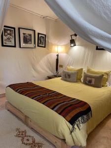 מיטה או מיטות בחדר ב-Riad 144