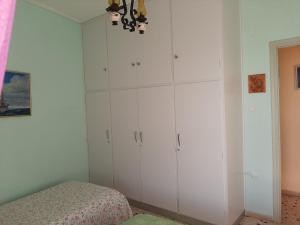 Postel nebo postele na pokoji v ubytování Μαγευτικο ηλιβασιλεμα Μαρμαρι Ευβοιας