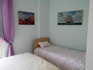 Postel nebo postele na pokoji v ubytování Μαγευτικο ηλιβασιλεμα Μαρμαρι Ευβοιας