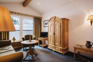 TV a/nebo společenská místnost v ubytování Heimspitze - Alpenhotel & Wirtshaus