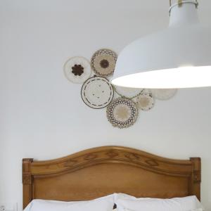 a bedroom with a bed and a heart wall art at Piso Virgen del mar in Laxe