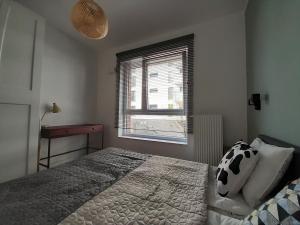 Cama ou camas em um quarto em Bohema Praga Apartments, Metro Szwedzka, near Old Town