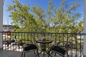 a table with two chairs on a balcony at Apartment Riva in Makarska