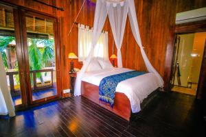 Ein Bett oder Betten in einem Zimmer der Unterkunft Radiant Jepun Villa