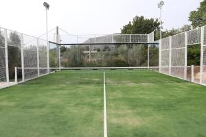 Attività di tennis o squash presso l'agriturismo o nelle vicinanze