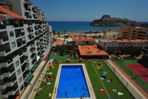 an overhead view of a swimming pool in a city at Duplex vista mar Peñiscola Playa Orangecosta in Peniscola