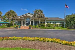 Gallery image of Myrtle Beach Golf Course Escape about 2 Mi to Beach! in Myrtle Beach