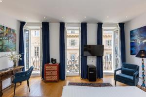 A television and/or entertainment centre at Suite della Pigna