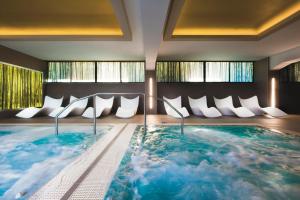 Bazén v ubytování Hotel Riu Bravo - 0'0 All Inclusive nebo v jeho okolí