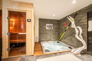 Koupelna v ubytování Apartment Moabi Le Praz Courchevel - by EMERALD STAY + 35 fotografií
