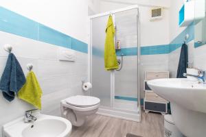 Koupelna v ubytování Ulivi 17 + 33 fotografií