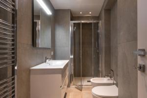 Kúpeľňa v ubytovaní Brera Luxury Apartment near Duomo With Wifi