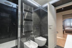 Kúpeľňa v ubytovaní Brera Luxury Apartment near Duomo With Wifi