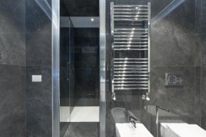 Kúpeľňa v ubytovaní Brera Luxury Apartment near Duomo With Wifi