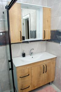 Ein Badezimmer in der Unterkunft Kleva Houses