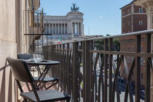 A balcony or terrace at Suite della Pigna