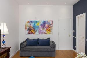 A seating area at Suite della Pigna