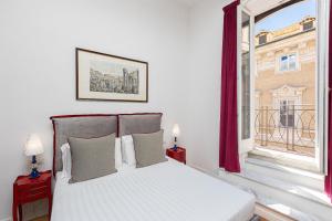 A bed or beds in a room at Suite della Pigna