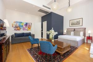 A bed or beds in a room at Suite della Pigna