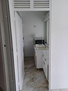 Kuchyň nebo kuchyňský kout v ubytování 5 min from Orient Bay - perfect condo, Idolem résidence unité 6 - 57 Rue du Mont Vernon 1