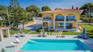 Villa Bala - Seaside Luxury Villa! tesisinde veya buraya yakın yüzme havuzu