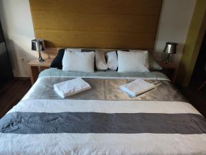 Posteľ alebo postele v izbe v ubytovaní OPÁL Residence Apartman