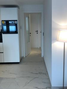 a kitchen with a stove and a white refrigerator at O9 KOK appt 3 chambres à 50 m de la mer in Koksijde