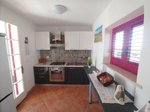 A kitchen or kitchenette at Villa Laura Salento