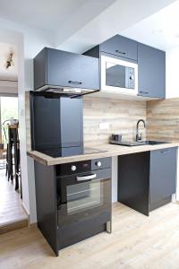 a kitchen with blue cabinets and a counter top at #Sweet Dreams By Nogar'Homes - WiFi-Netflix-Climatisation in Nogaro