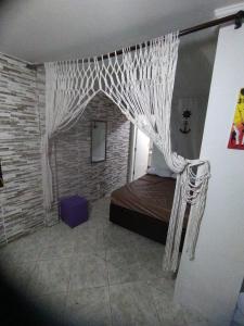 Postel nebo postele na pokoji v ubytování Cantinho da Nat Arraial