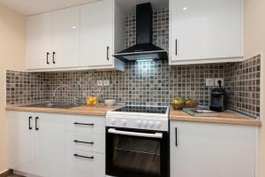 Kuchyň nebo kuchyňský kout v ubytování KS APARTMENT
