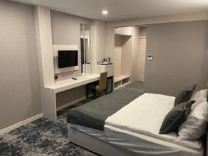 TV a/nebo společenská místnost v ubytování Yeşilyurt Park Otel