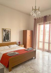 Säng eller sängar i ett rum på OLTREMARE casa per vacanze con terrazzo
