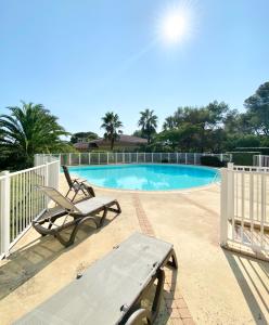 Galería fotográfica de RUBY 2 chambres Terrasse Piscine en Boulouris-sur-Mer