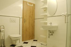 Koupelna v ubytování Apartmány Lhota