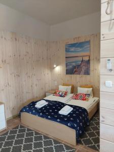 Cama ou camas em um quarto em Port Jeziorak