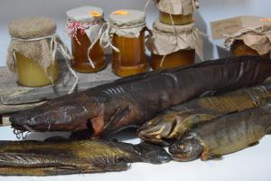 a group of fish next to jars of honey at Apartament Czos in Mrągowo