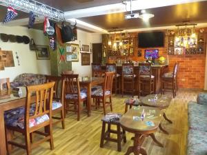 Lounge nebo bar v ubytování Hostal Resto - Bar "EL PEÑÓN"