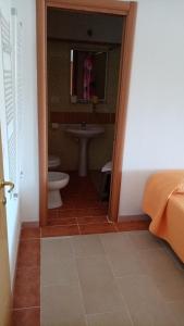 Ένα μπάνιο στο Appartamenti per Vacanza Manfredi Vieste, Fronte mare con parcheggio +23 φωτογραφίες