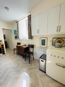 Η κουζίνα ή μικρή κουζίνα στο Carnell Country Estate & Holiday Cottages in Ayrshire +28 φωτογραφίες