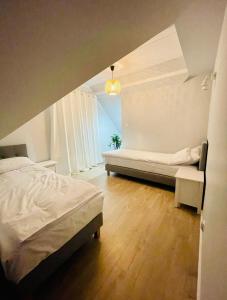 Postel nebo postele na pokoji v ubytování Apartamenty - Dom w Ogrodzie Anny
